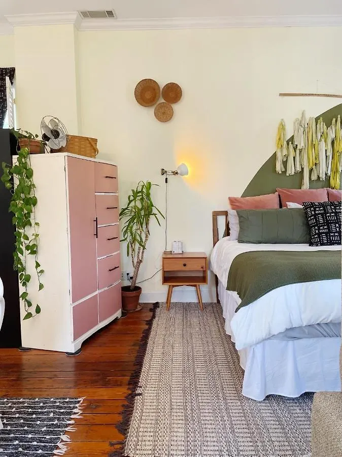 Romantic 1885 Loft Steps From Pulaski Square Savannah Holiday home