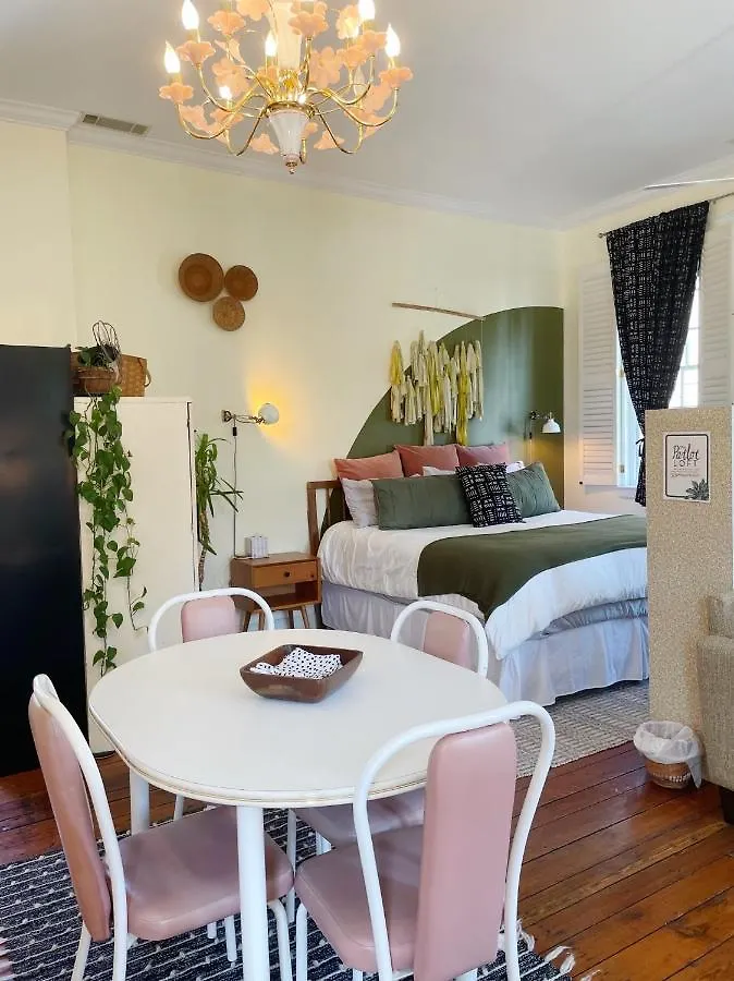 Romantic 1885 Loft Steps From Pulaski Square Savannah